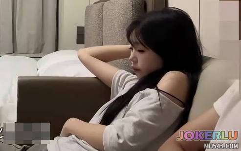  约06年身材高挑妹子下面光滑无毛 7BOSS